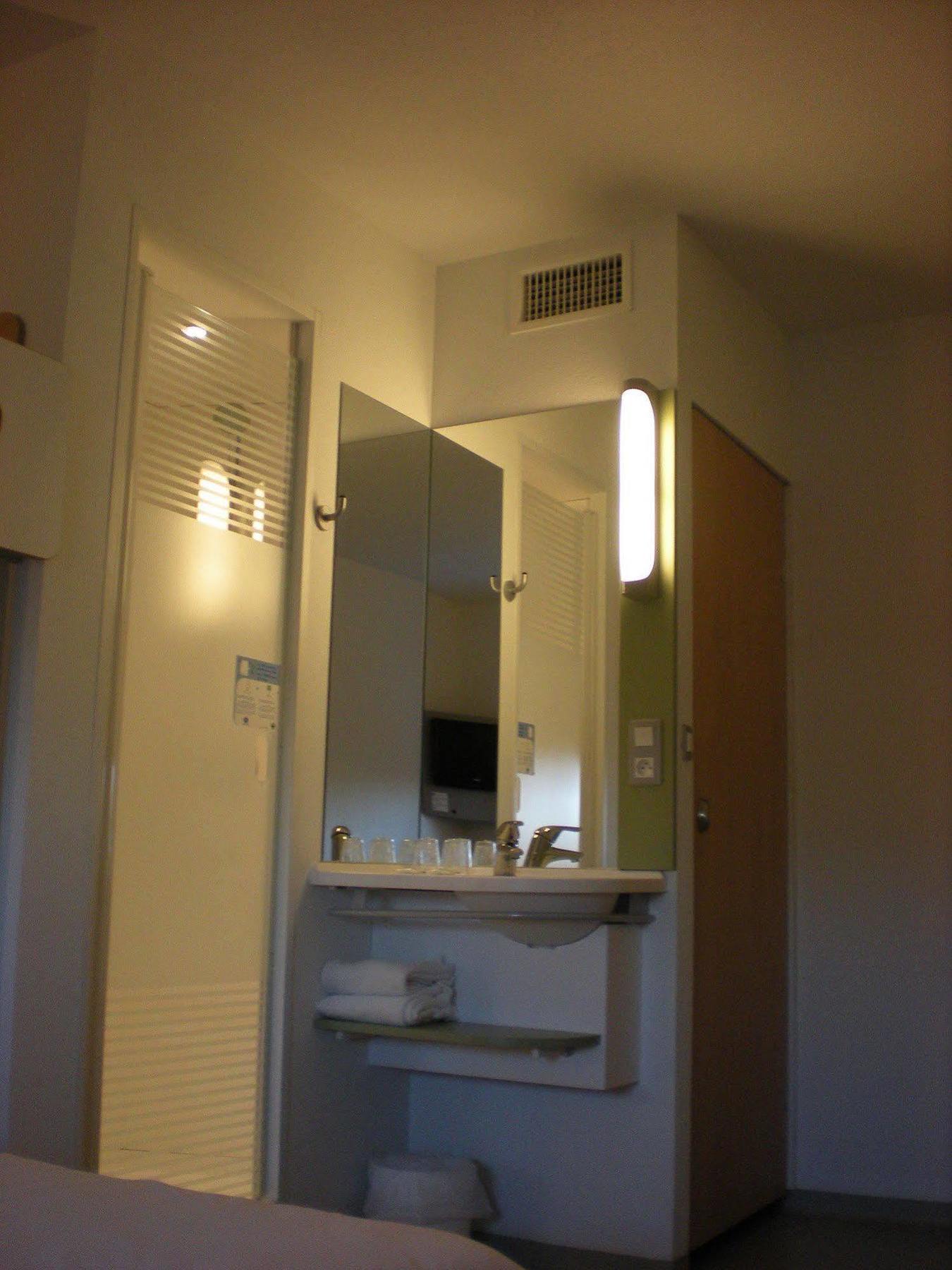 Ibis Budget Tours Nord Экстерьер фото